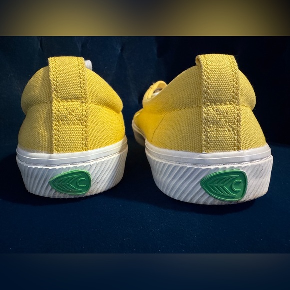 Cariuma OCA Low Top Yellow Canvas Sneakers - Like New - Picture 6 of 7